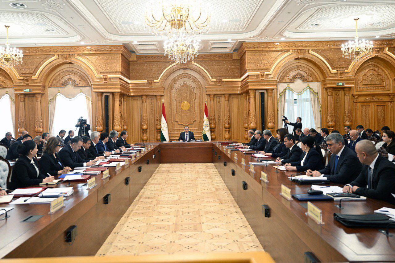Tajik government reviews draft national budget for 2026