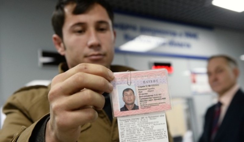 Moscow legislature approves increase in work permit fees for migrants