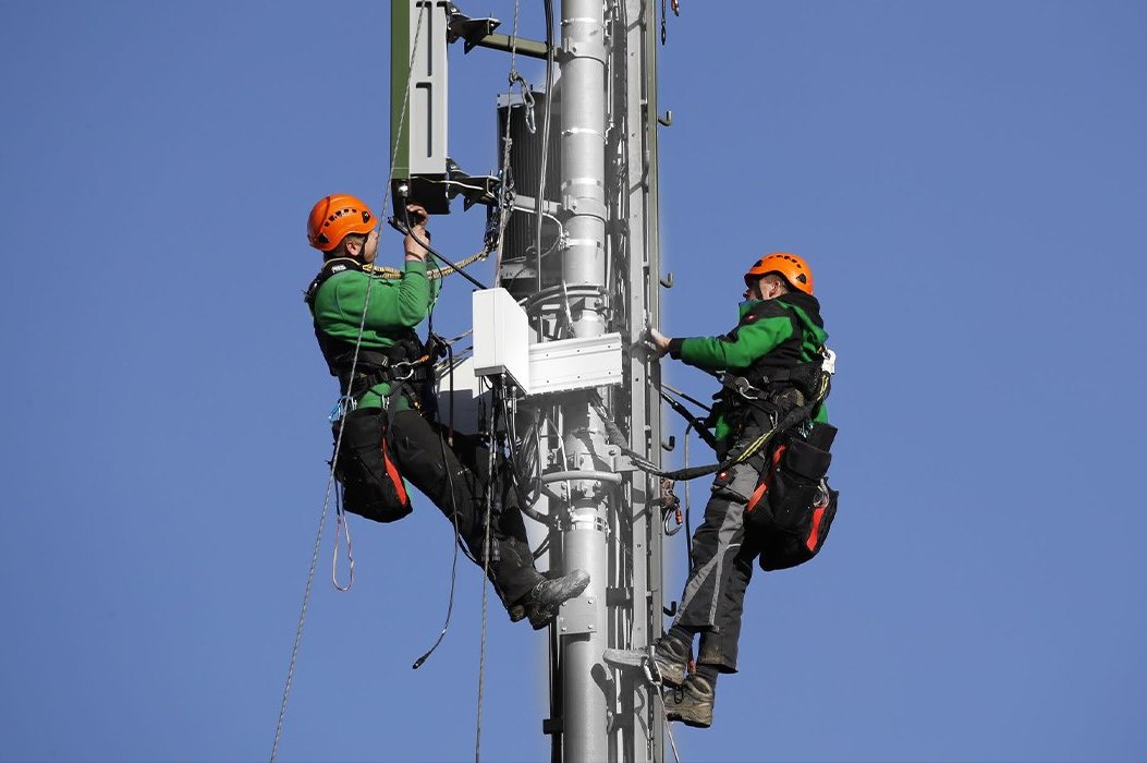 Tajikistan orders cellular companies to ensure stable internet and cellular service