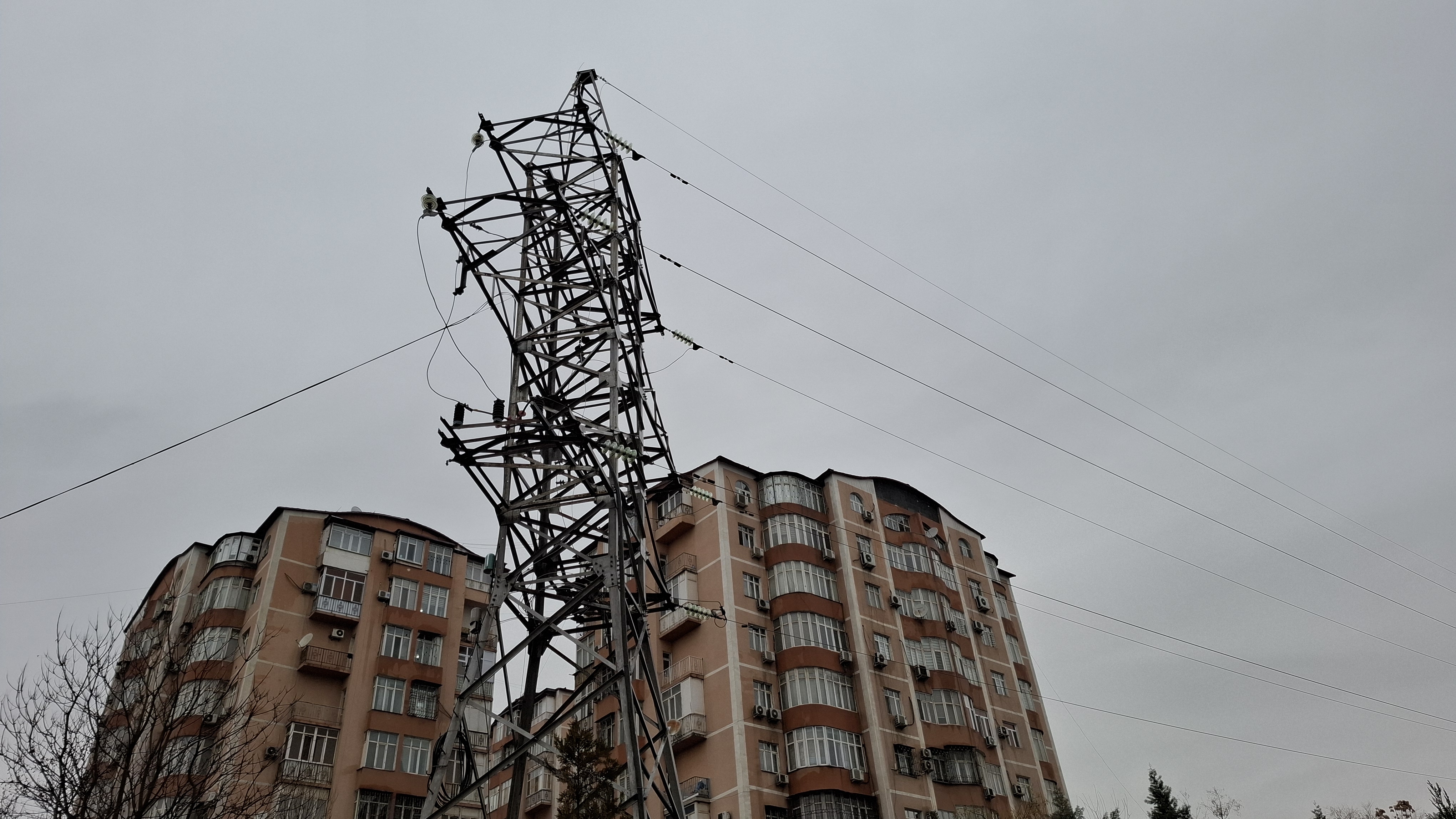 125 power grid employees dismissed and prosecuted for violations in the provision of electricity to the population