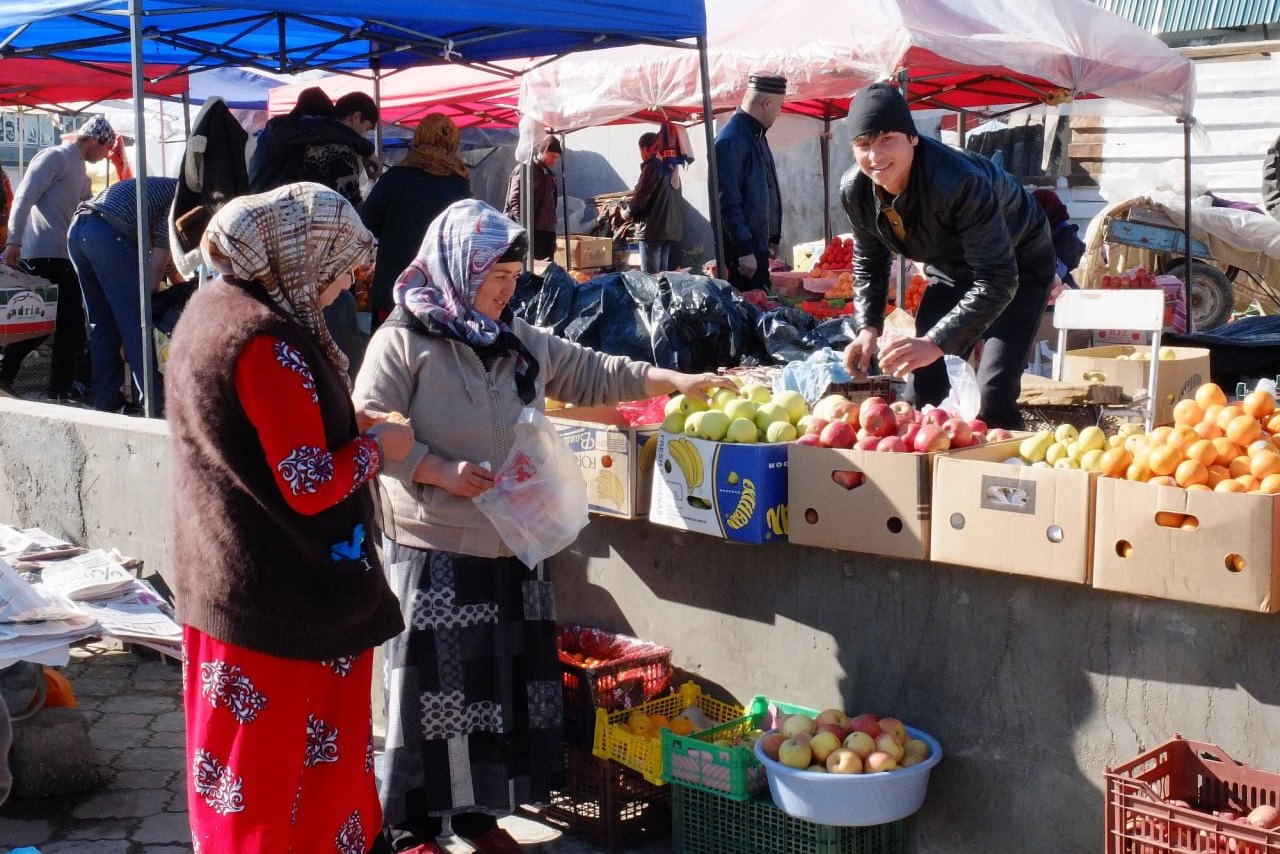 Government survey shows many Tajik families living near poverty line