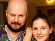 Поющая на фарси