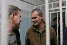 Таджикская прокуратура просит суд освободить летчиков