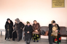 Уволенные патронажные сестры пришли к журналистам с жалобой на главу района Фирдавси