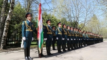 Таджикские военные прошли строевым шагом на военном параде в Москве