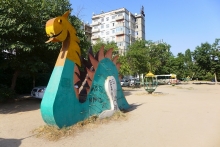 Мэр Душанбе взял под личный контроль возведение детских площадок при новостройках