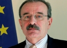 Посол с творческими талантами