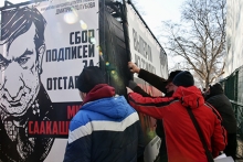 Одесситы устроили проводы Саакашвили вином и шашлыками