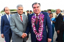 Истиқболи самимонаи Эмомалӣ Раҳмон дар фурудгоҳи Шри-Ланка