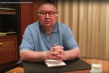 «Тьфу на тебя еще раз». Усманов сравнил Навального с булгаковским персонажем Шариковым из 