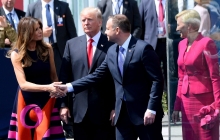 У Трампа вышел конфуз с рукопожатием. Снова