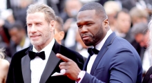 Посмотрите, как Джон Траволта танцует в Каннах. Под песню 50 Cent!
