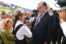 Сады, мед, сыр: чем Шахристан удивлял Эмомали Рахмона