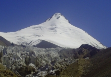 Пять человек погибло: двое членов экипажа и трое альпинистов