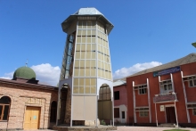 Как правитель Индии возвел минарет в Зеравшанской долине?