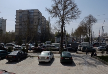 Шикори ронандагони автомашинаҳои дар пиёдароҳҳо гузошташуда