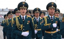 Какие строевые песни сейчас модно петь в таджикской армии