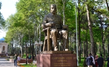 Садриддин Айнӣ чӣ гуна ҳаёт ба сар мебурд?