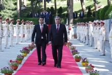 Президент дар гузашти низомии ҷашни Рӯзи Ғалаба иштирок кард