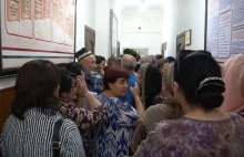 В очереди за новыми паспортами в Душанбе выстроились тысячи людей