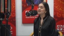 Сарпарастии Таҳмина Рамазонова ба овозхони ҷавони боистеъдод Ясмина Алидодова