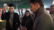 Озмун бо мукофоти 100 сомонӣ: Пурсиши “Азия-Плюс” дар назди арчаи солинавӣ