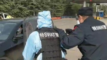 В Китае сняли видео, как силовики задерживают 