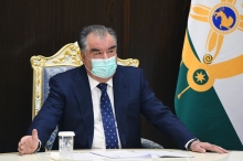 Эмомали Рахмон похвалил таджикских медиков за мужество в борьбе с коронавирусом