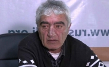 Сказали, что солдат пустил себе две пули… в подбородок. Как это можно сделать – не объяснили