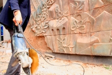 Вазорат: Наққошии Ҳакимов ва лавҳаи хотиравии Малика Собироваро коршиносон бармекананд