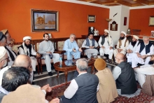 Абдуллоҳ Абдуллоҳ ва Ҳомид Карзай бо ҷамъе аз бузургони Панҷшер мулоқот кардаанд