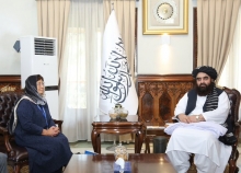 “Омӯзиши духтарон, низоми бонкӣ ва расонаҳо”. Масоиле, ки Роза Отунбоева бо роҳбарони Толибон* баррасӣ намуд