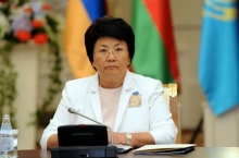 “Ин бемасъулиятӣ аст!” Ҳомиёни ҳуқуқи башар изҳороти Роза Отунбоева, президенти пешини Қирғизистонро интиқод карданд