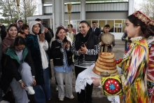 Садҳо овозхону ҳунарпеша аз Ӯзбекистону Қирғизистон дар ҷашни асосии Наврӯзи Тоҷикистон ширкат мекунанд