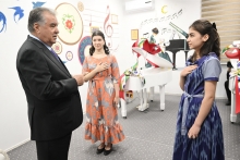 Эмомалӣ Раҳмон дар Душанбе чанд кӯдакистон ва як мактаби бачагонаи мусиқиро ба истифода дод